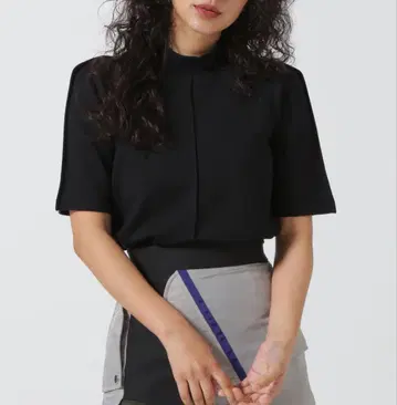하이넥 컷 탑 블랙 36 사이즈