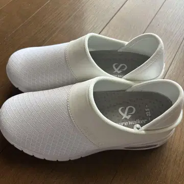 pure walker 화이트 샌들 22.5cm