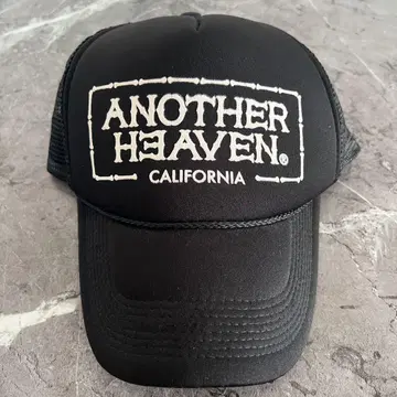 ANOTHER HEAVEN 블랙 트래커 캡