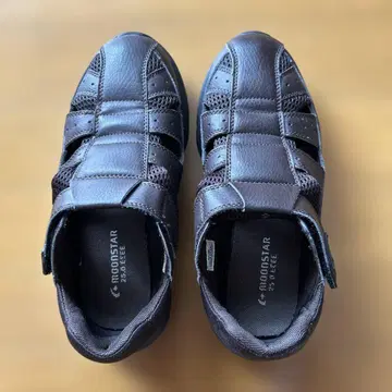 문스타 스니커즈