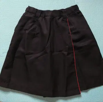 검은색 큐롯 스커트 빨간색 라인