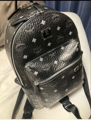 MCM 블랙 실버 그라데이션 한정판 모델