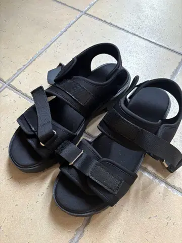 블랙 스포츠 샌들