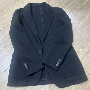 블랙 노카라 자켓 GU