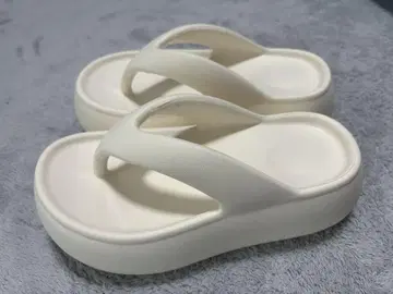통굽 샌들 비치 샌들