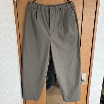 카키 녹색 와이드 팬츠 저널 스탠다드