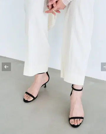 LE TALON 얇은 스트랩 샌들 24cm 블랙