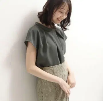 Noble 노블 하이넥 턱 프렌치 슬리브 블라우스