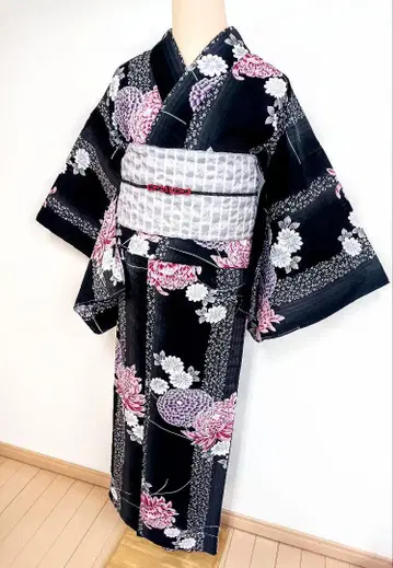 세일!! 여성용 유카타 검은 배경 그라데이션 국화 장식 패턴