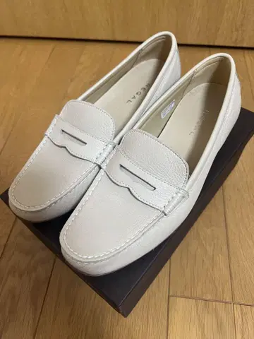 레갈 화이트 모카신