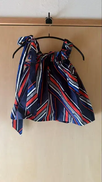 Tommy Hilfiger GiGi Hadid 슬리브리스 2