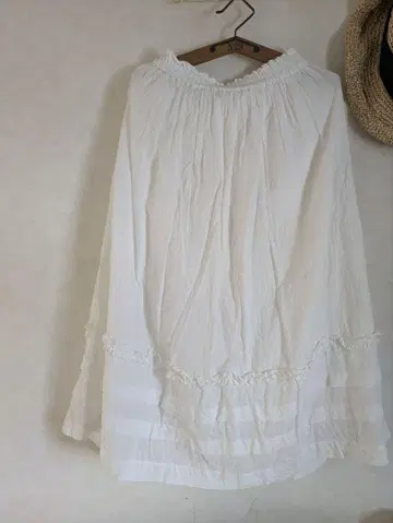사만사 모스모스 프릴 스커트 화이트