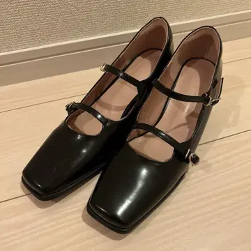 블랙 스퀘어토 미들힐 슈즈