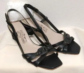 새상품급 Ferragamo/페라가모 가죽 스트랩 샌들 블랙 8C