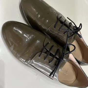 카르리노 올리브 그린 레이스업 슈즈