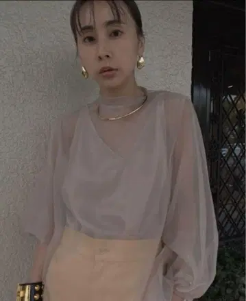에어리 시어 블라우스 베이지
