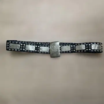 아니스 B. 스터드 장식 블랙 레더 벨트