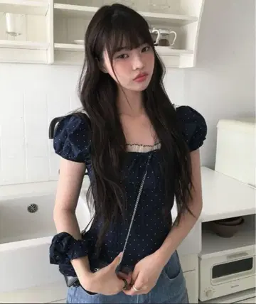 미니 도트 레이스 프릴 퍼프 소매 리본 블라우스
