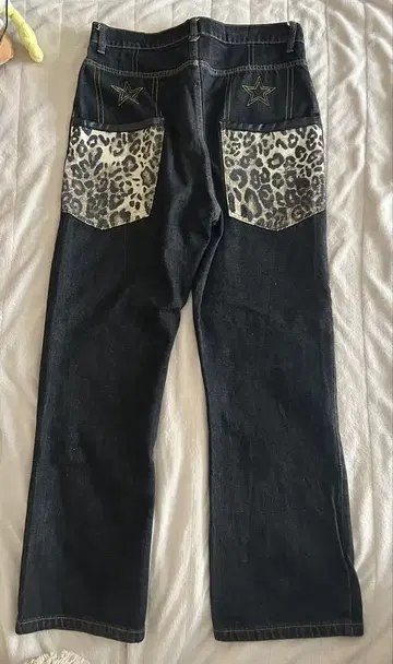 레오파드 패턴 포켓 블랙 데님