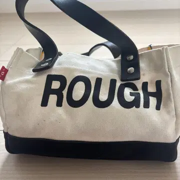 ROUGH & WELL 라운드 토트 화이트/블랙 캔버스