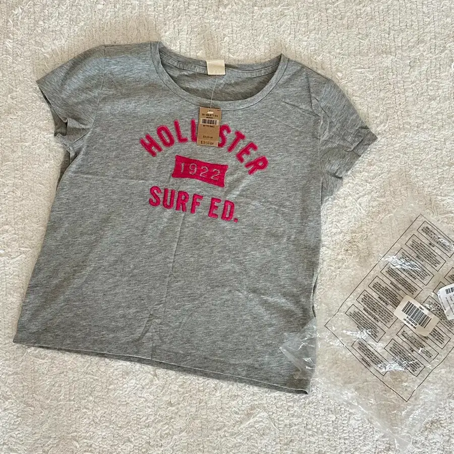 HOLLISTER | 홀리스터 (Authentic, New) Hollister Short Sleeve Tee S on Bunjang  Global Site., image size:900x900