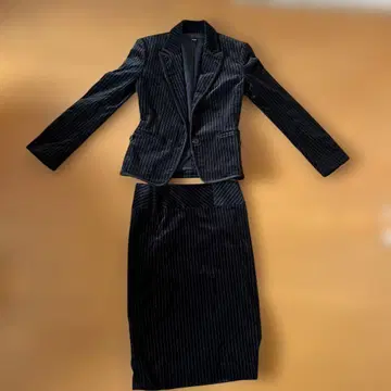 검은 줄무늬 스커트 수트 상하 세트