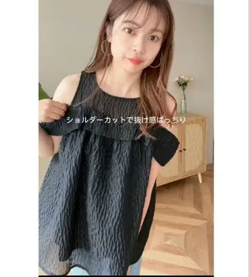 고베 레터스 시어 자카드 컷아웃 상의
