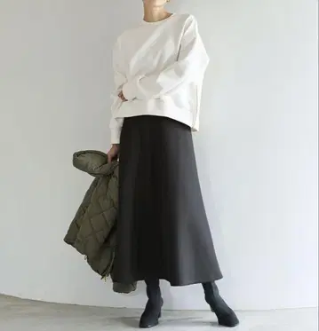 UNFILO 반플레어 스커트