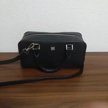 VIS 블랙 합성 가죽 숄더백