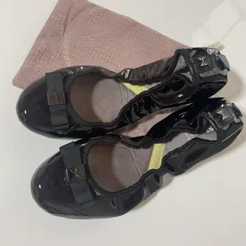 블랙 에나멜 플랫슈즈 접이식