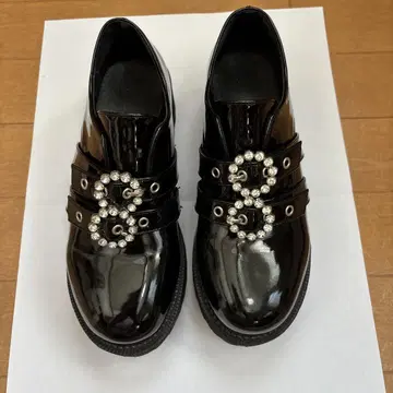 블랙 페이턴트 레더 로퍼