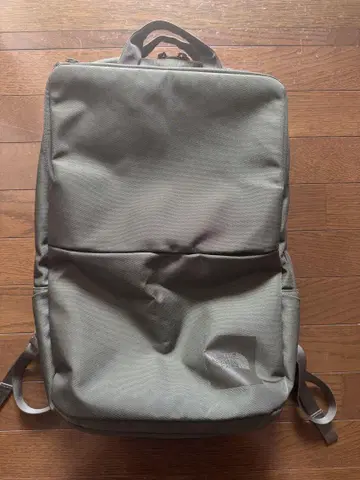노스페이스 카키색 배낭