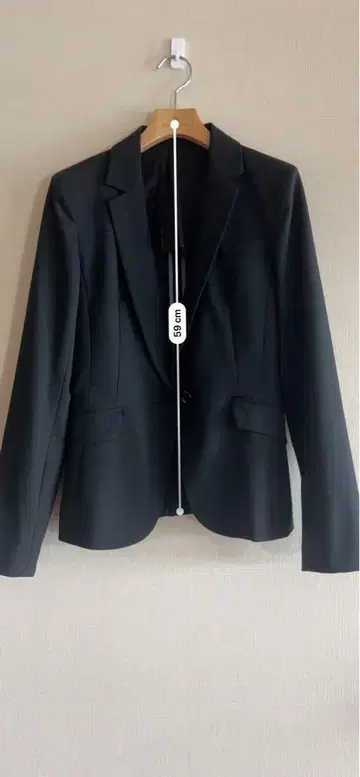 블랙 블레이저와 스커트 세트