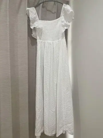안녕하세요. 프릴 원피스