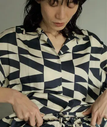 아누케 무늬 셔츠