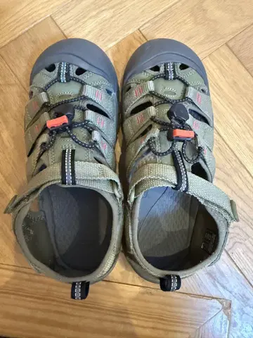 KEEN 아웃도어 샌들 올리브 그린