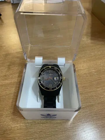 아디다스 시계