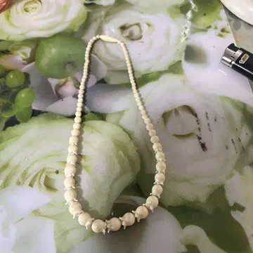 아이보리 비즈 목걸이