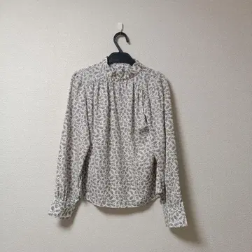 꽃무늬 장소매 셔츠