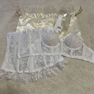 자수 장식 화이트 브라이덜 인너 B65