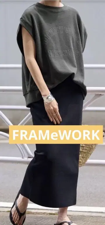 프레임워크 뉘앙스 칼리지 로고 맨투맨 FRAMeWORK