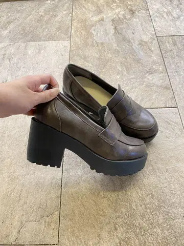 브라운 두꺼운 밑창 로퍼 트레드 솔
