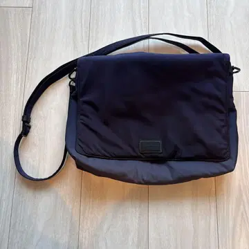 EMPORIO ARMANI 네이비 숄더백