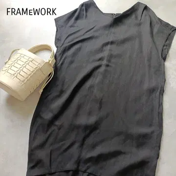 인기 프레임워크 리 혼방 프랑스 소매 튜닉 V넥 블랙