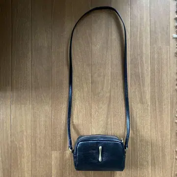 토프앤로드스톤 크로커다일풍 블랙 미니 숄더팩