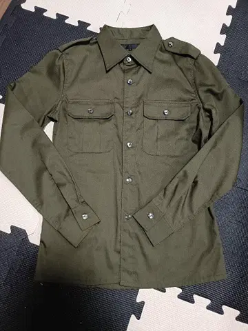 666 시시시 카키 그린 반팔 셔츠