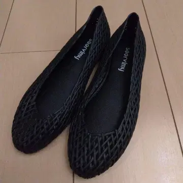라버 블랙 엮임 플랫 슈즈