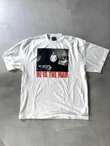 피카소 HE IS THE MAN 티셔츠