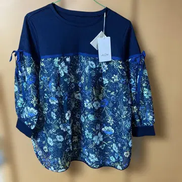 JUDY COLLECTION 네이비 플라워 티셔츠 38