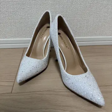 화이트 글리터 스틸레토 하이힐